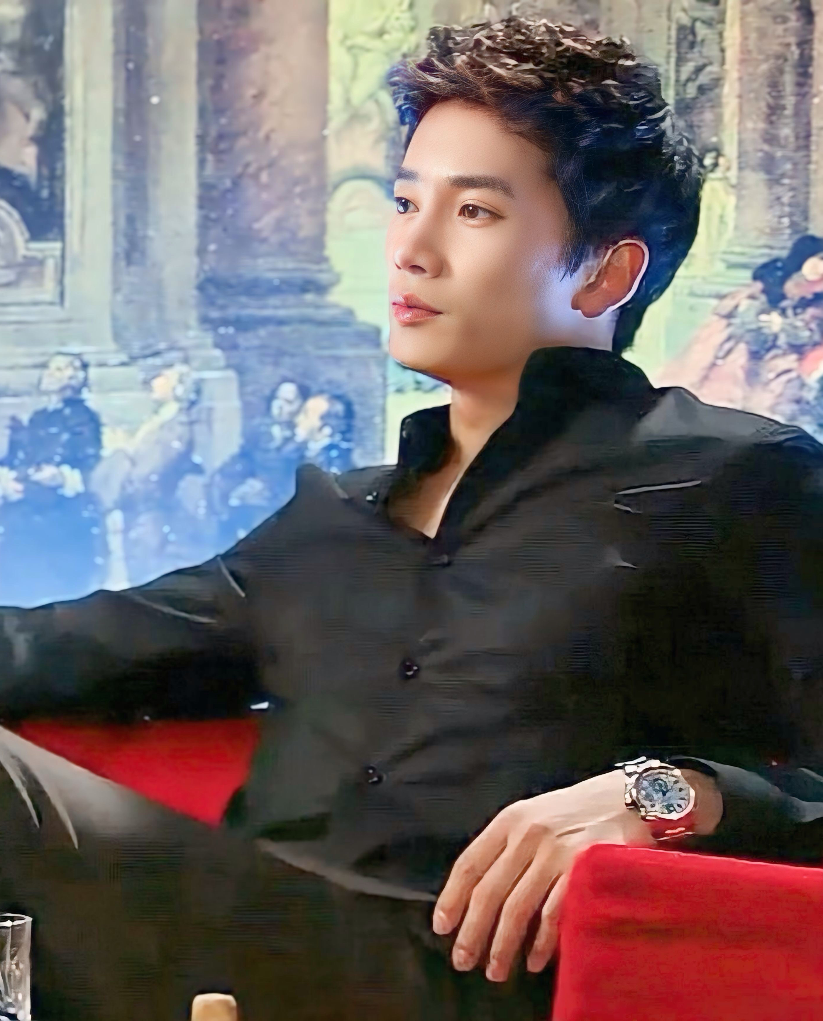 Behind-the-scenes cut of Ji Sung