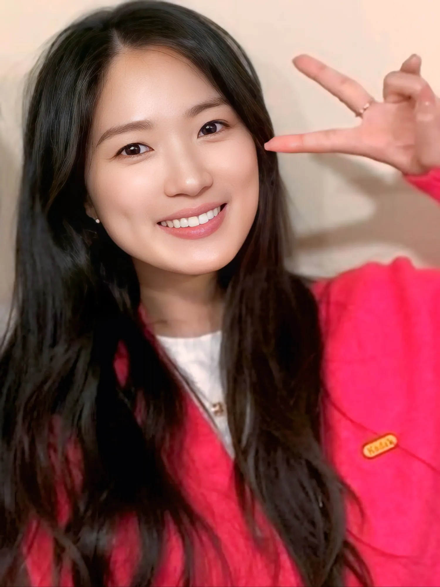 Behind-the-scenes cut of Kim Hyeyoon