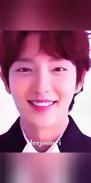 A moment captured by a fan of Lee Joongi