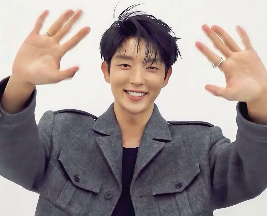 A moment captured by a fan of Lee Joongi