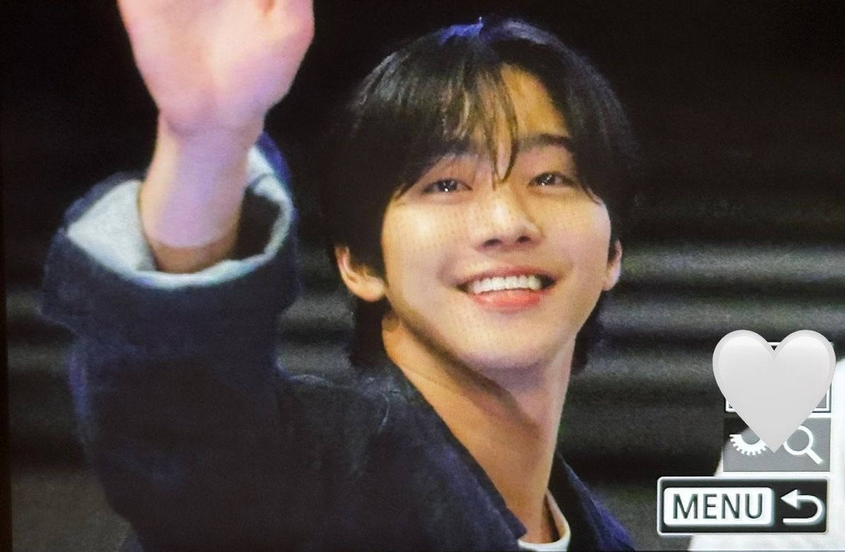 粉丝拍下的安孝燮瞬间