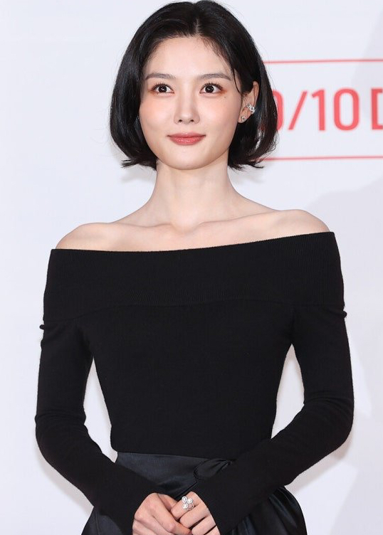 Behind-the-scenes cut of Kim Youjung