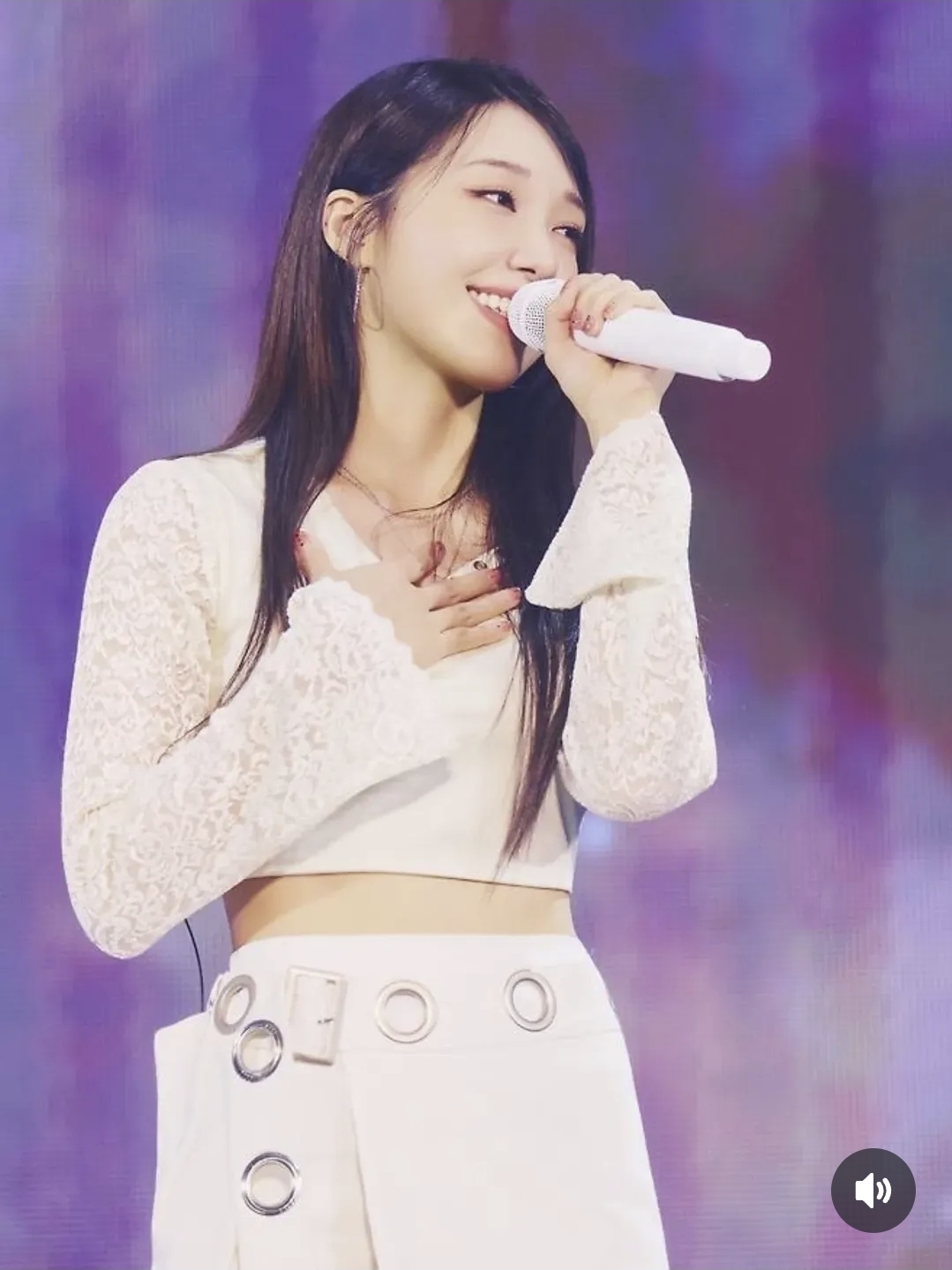 Behind-the-scenes cut of Jung Eunji