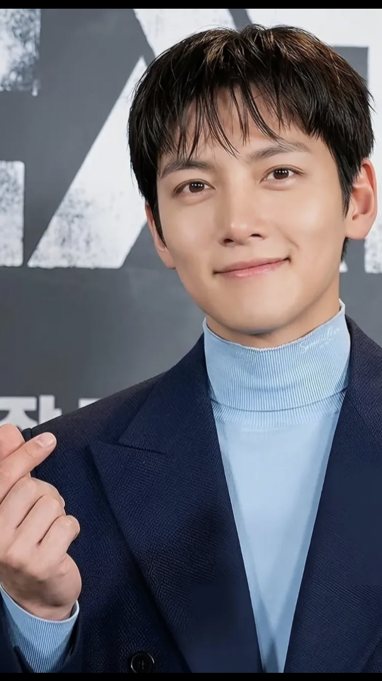Emotional wallpaper shared by fans for Ji Changwook