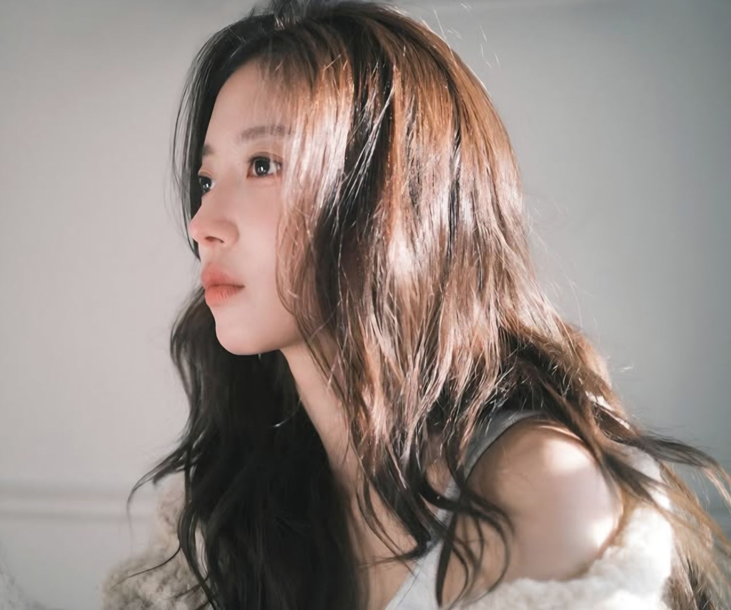 Behind-the-scenes cut of Lee Seyoung