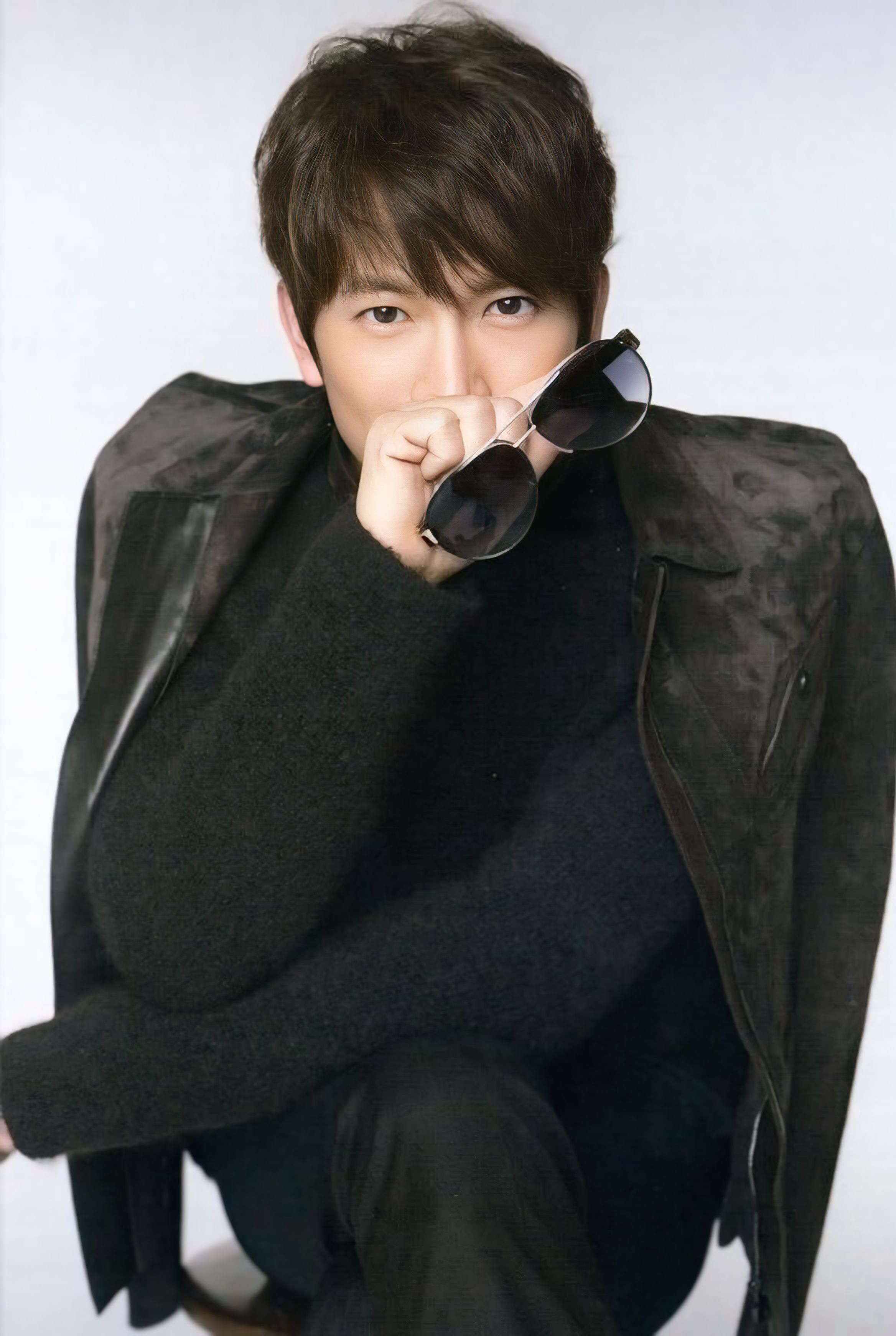 Behind-the-scenes cut of Ji Sung