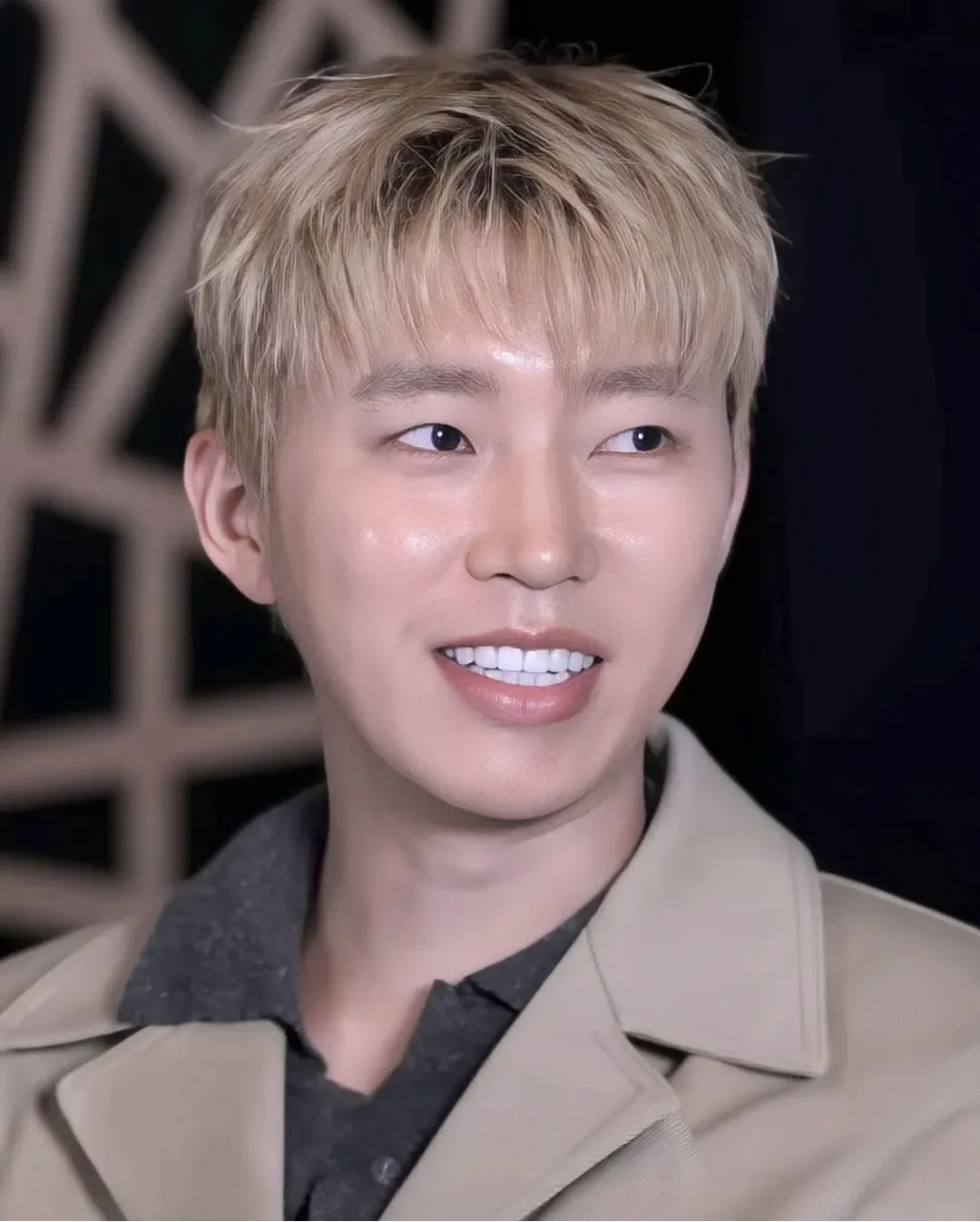 Behind-the-scenes cut of Lim Youngwoong