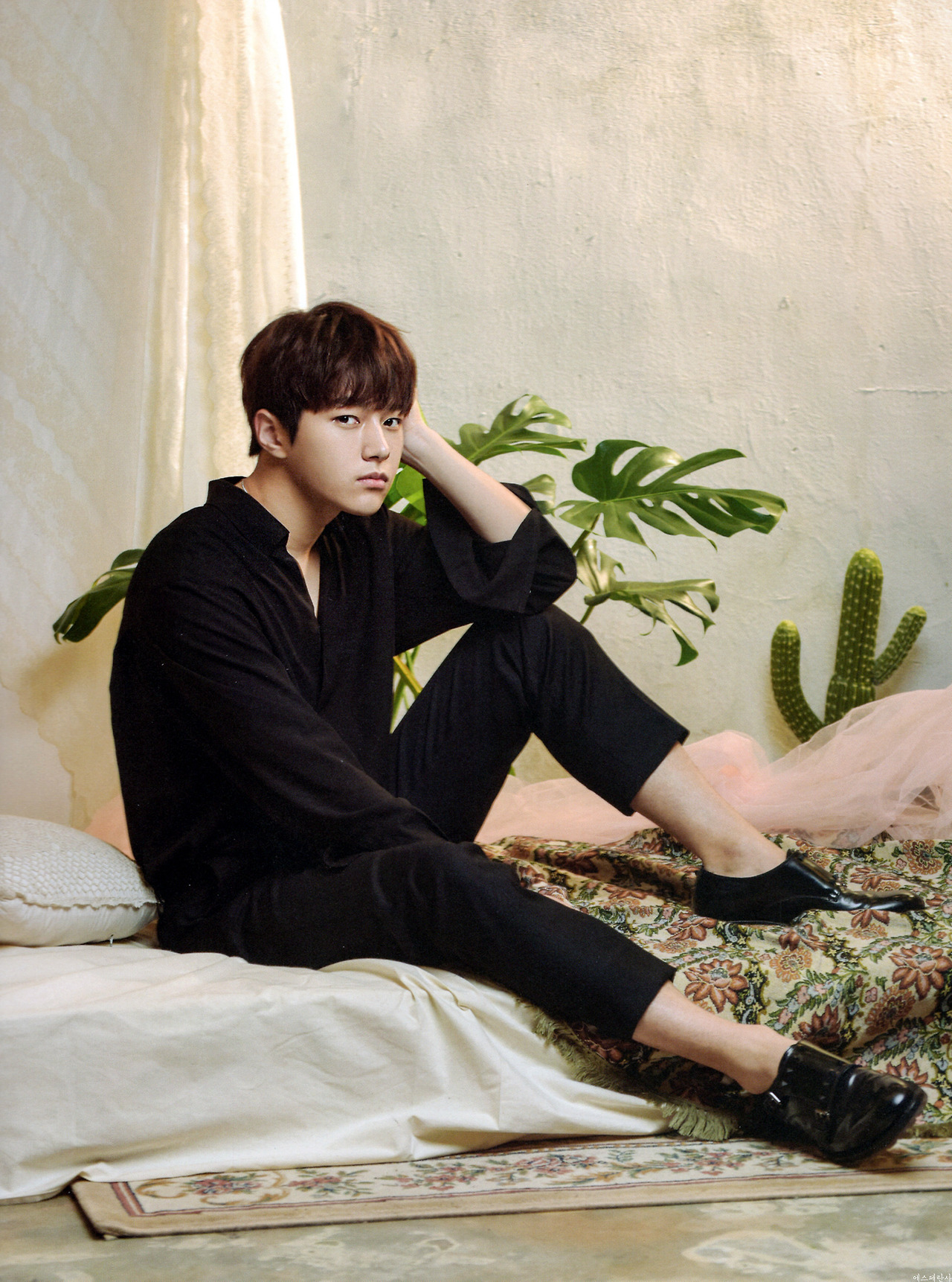 Latest photo of Kim Myungsoo (L)