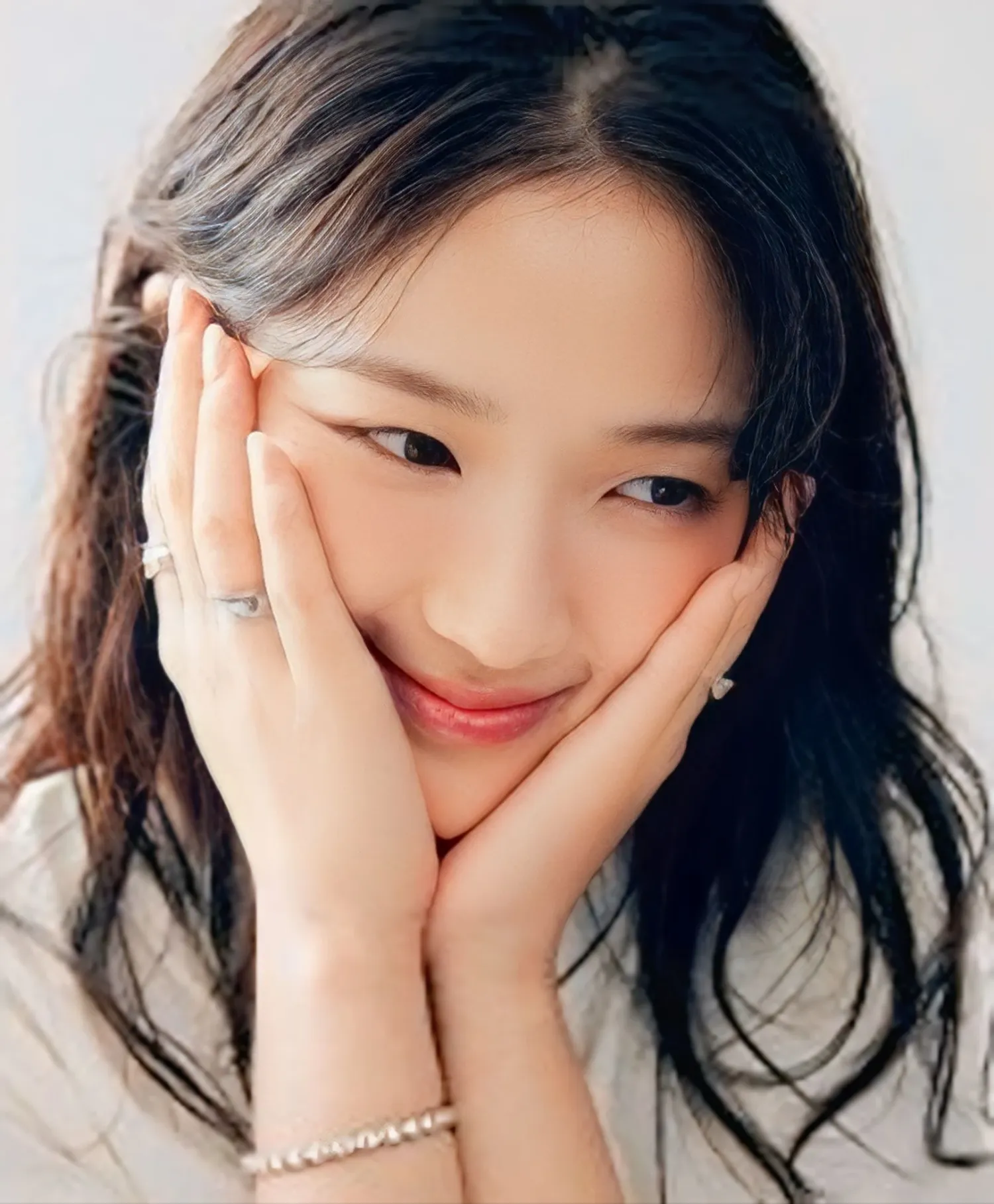 Behind-the-scenes cut of Kim Hyeyoon