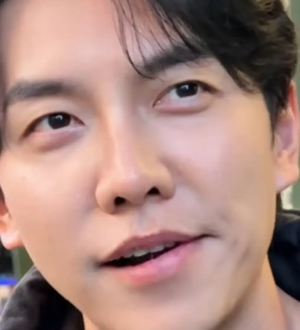 Recent activity shot of Lee Seunggi