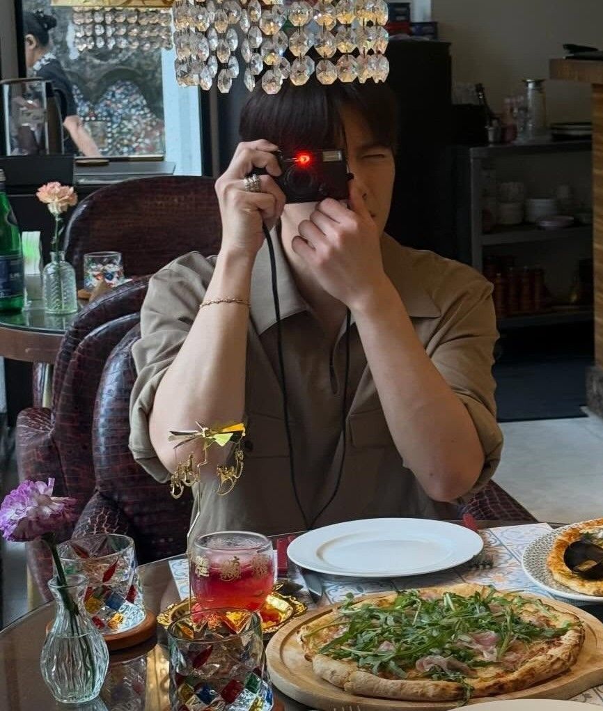 粉丝拍下的池昌旭瞬间