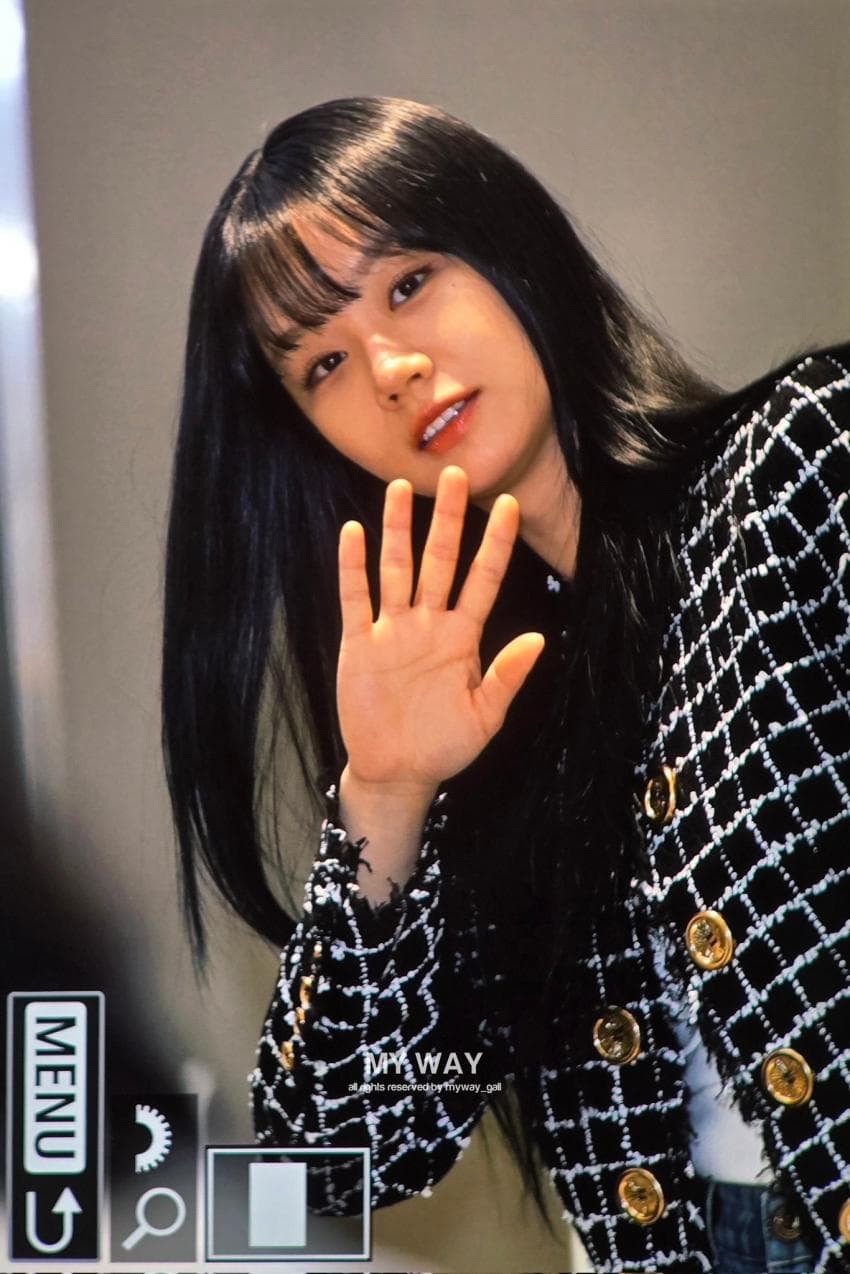 Behind-the-scenes cut of Hyeri