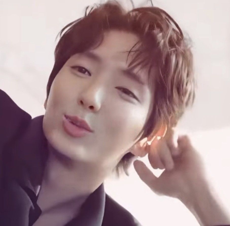 Behind-the-scenes cut of Lee Joongi