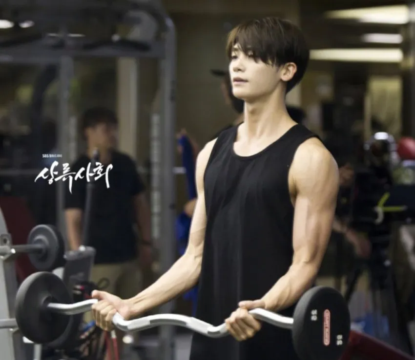 A moment captured by a fan of Park Hyungsik