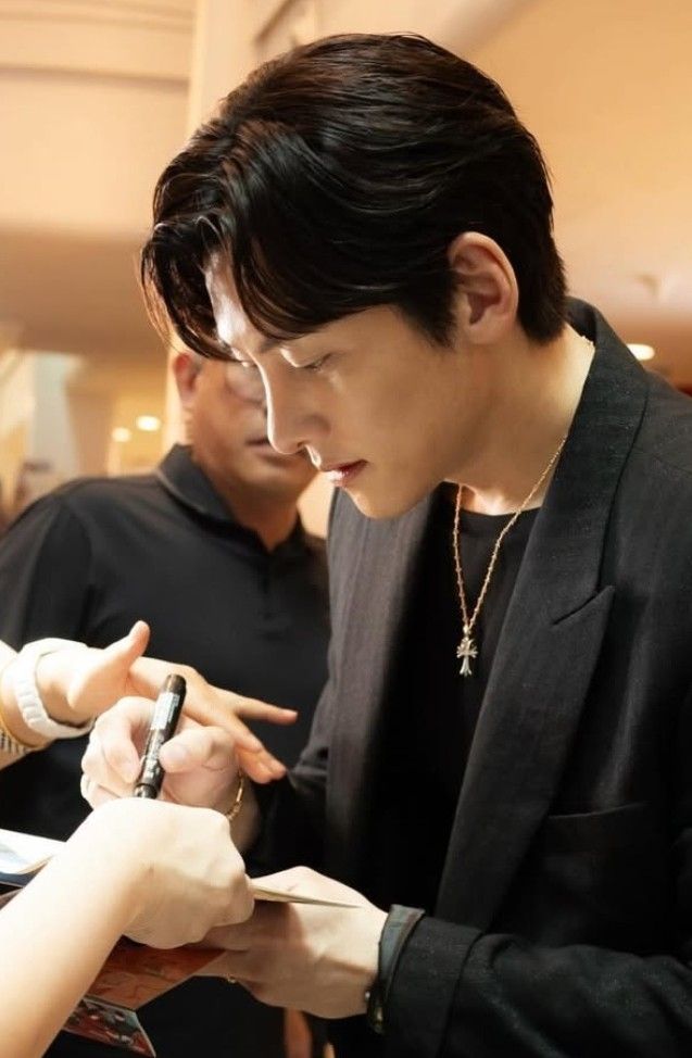 チ・チャンウクの最近の活動ショット