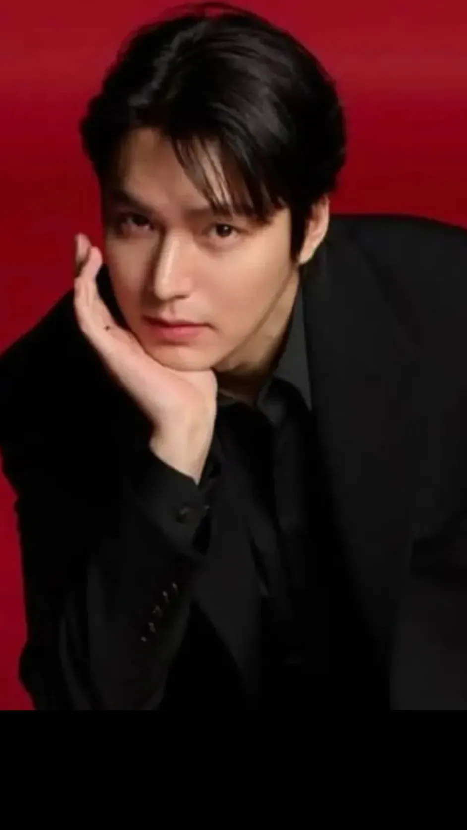 Emotional wallpaper shared by fans for Lee Minho