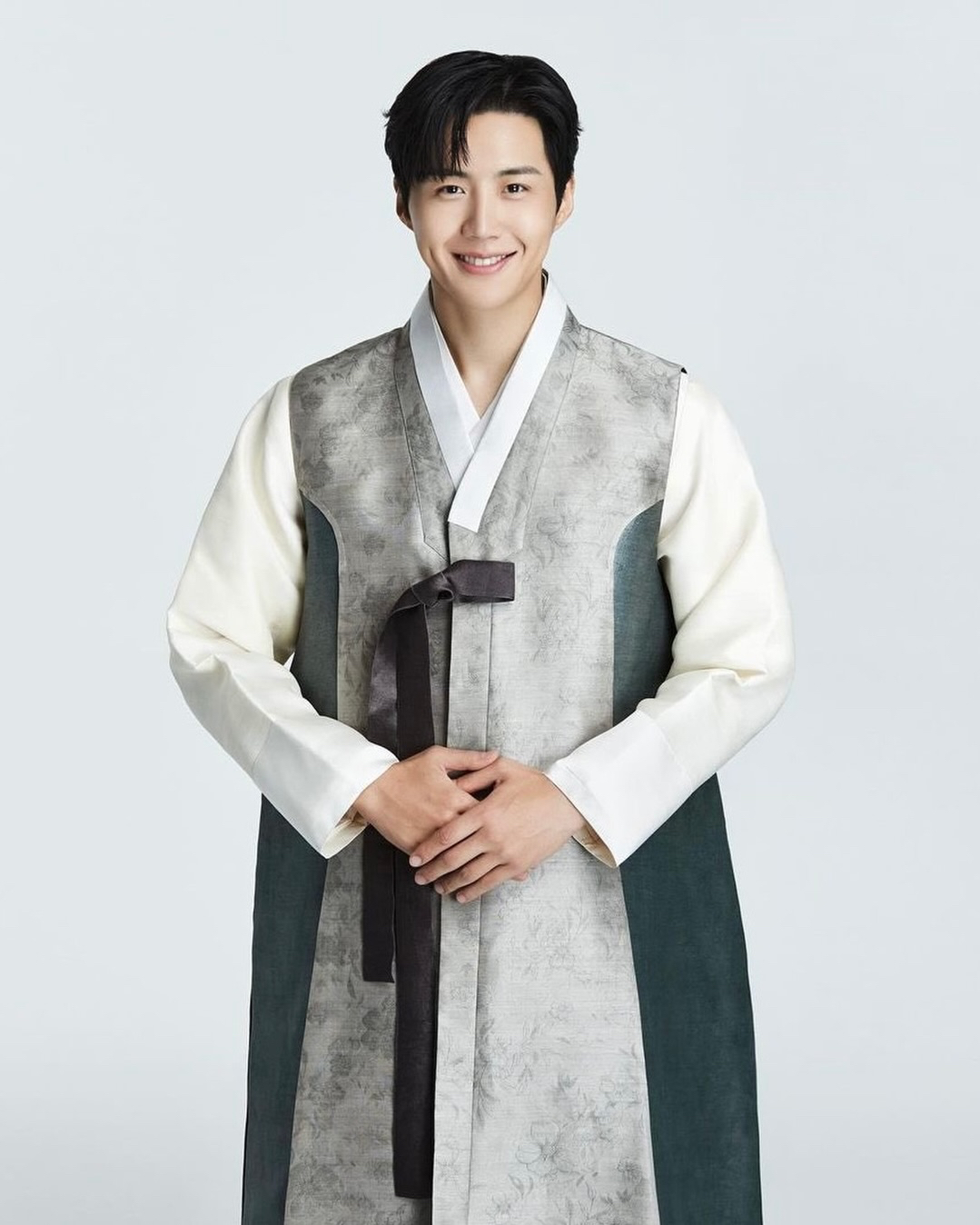 Behind-the-scenes cut of Kim Seonho