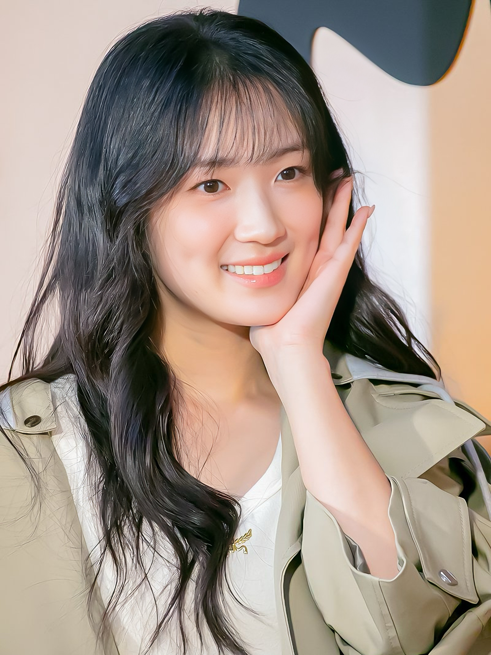 Behind-the-scenes cut of Kim Hyeyoon