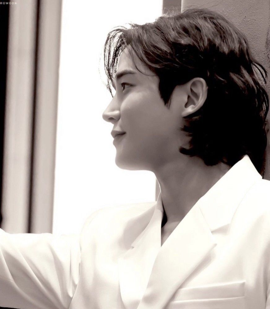 로운의 비하인드 컷