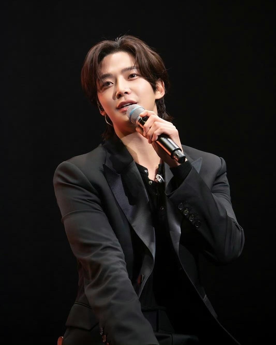 Momen yang diabadikan oleh penggemar Rowoon