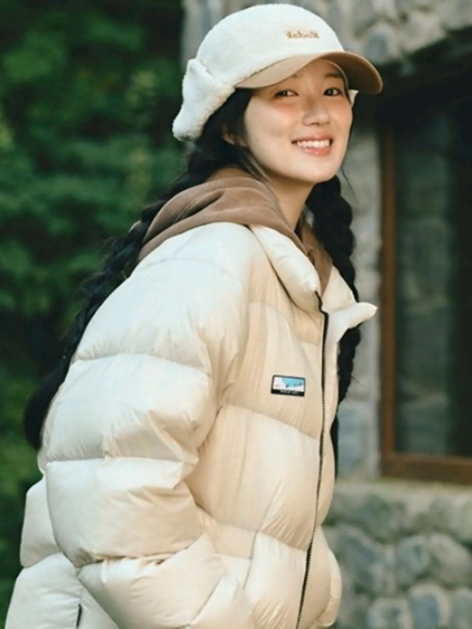 Behind-the-scenes cut of Kim Hyeyoon