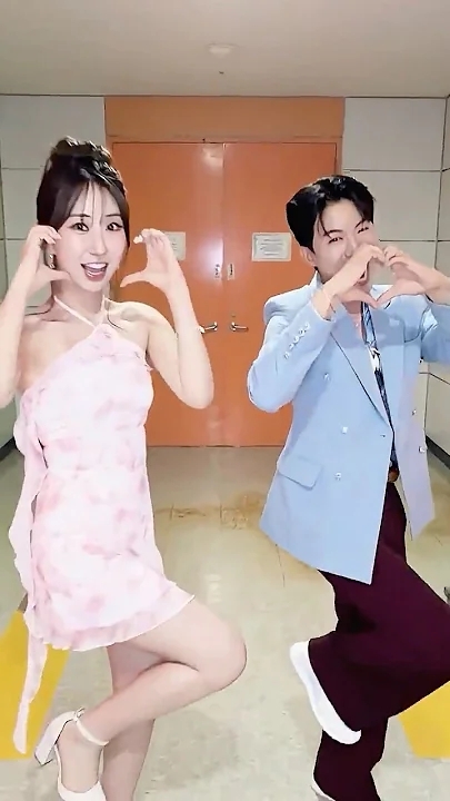 Cuplikan di balik layar dari Jeon Yujin