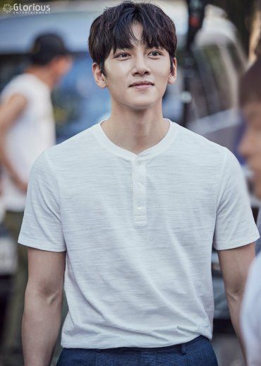 粉丝拍下的池昌旭瞬间