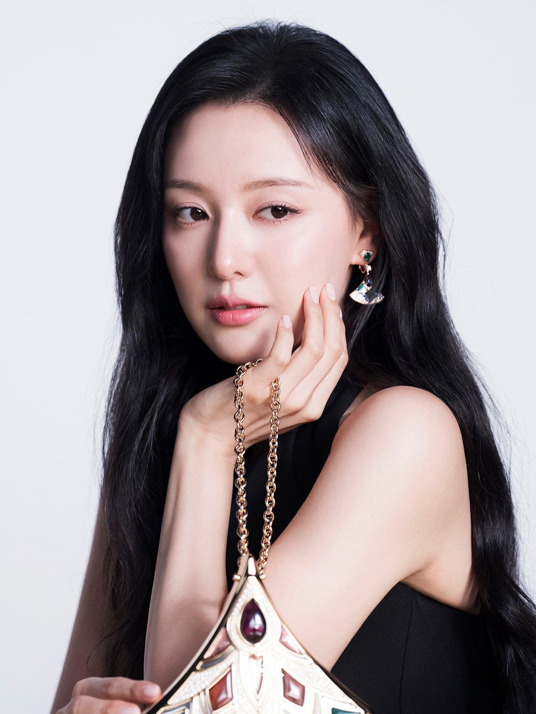 Behind-the-scenes cut of Kim Jiwon