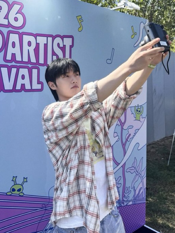 Behind-the-scenes cut of Choi Hyunwook
