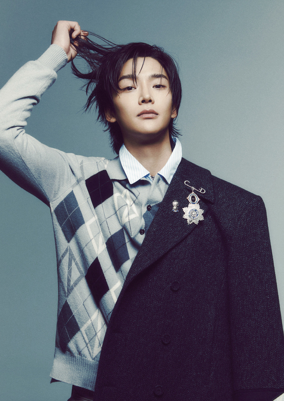 Behind-the-scenes cut of Rowoon