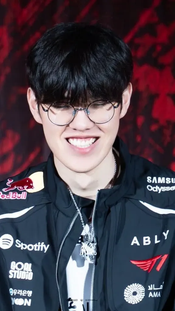 Special wallpaper made by Oner's fans