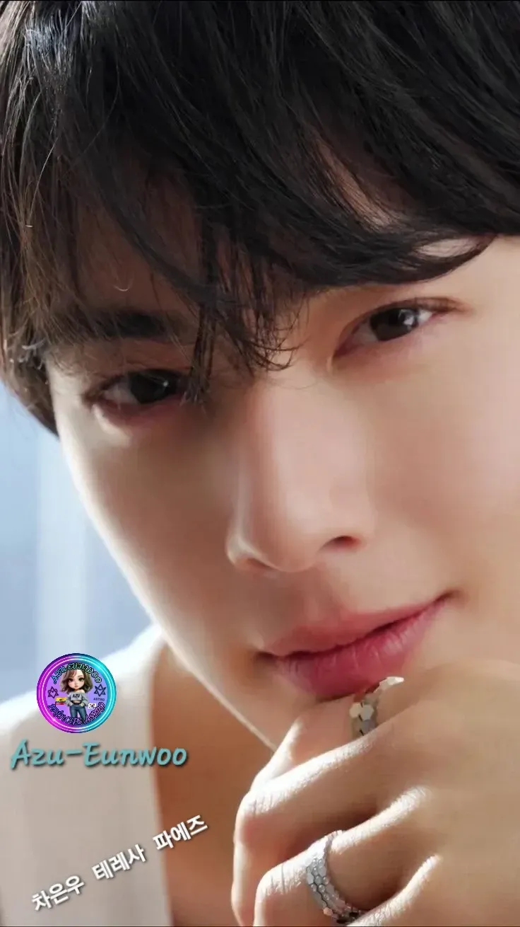 A moment captured by a fan of Cha Eunwoo