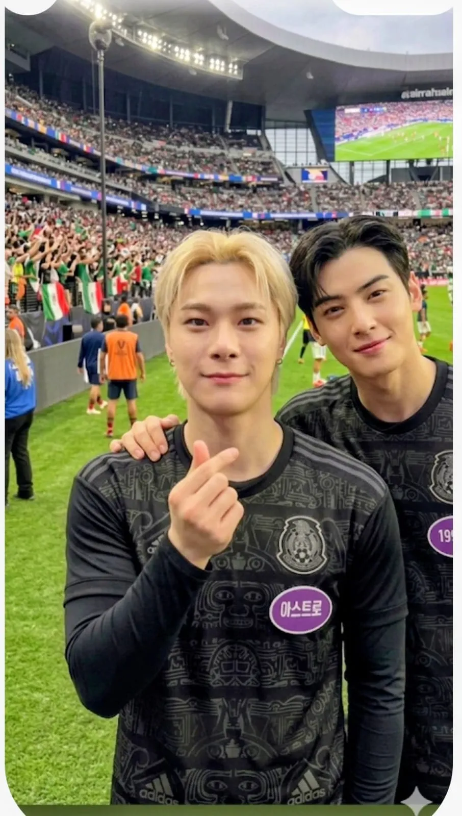 A moment captured by a fan of Cha Eunwoo
