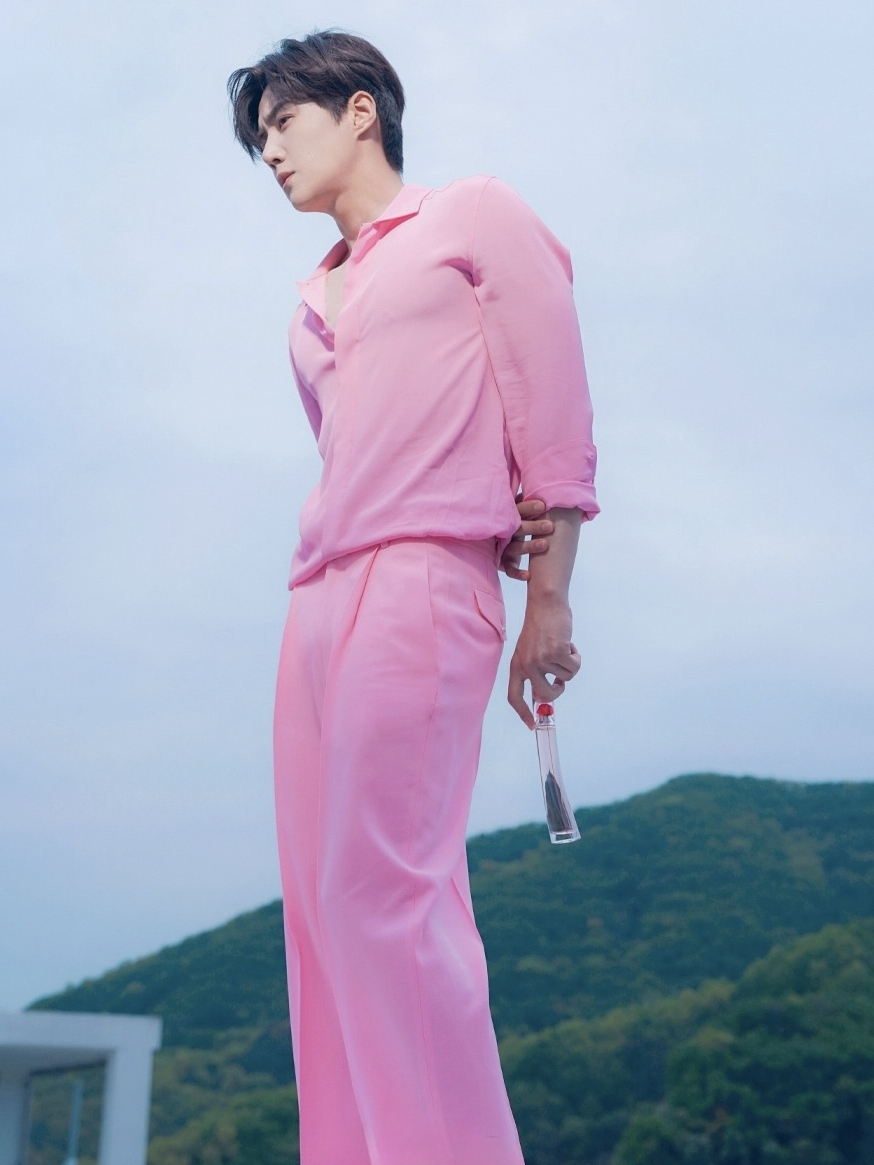 Behind-the-scenes cut of Kim Seonho