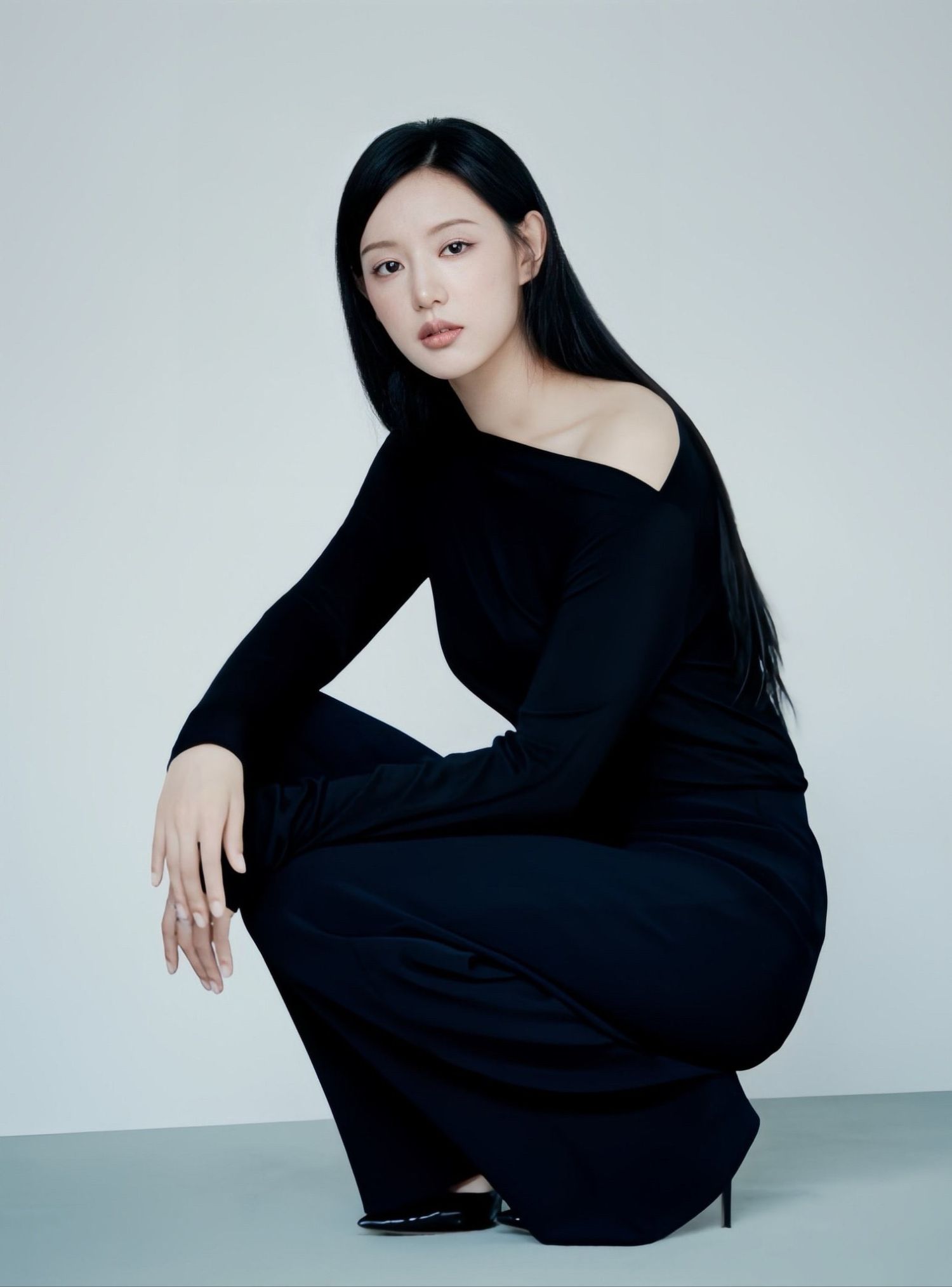 Konten selebriti populer yang sedang hangat di komunitas