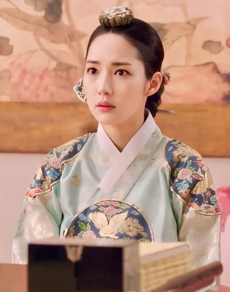 Latest photo of Park Minyoung