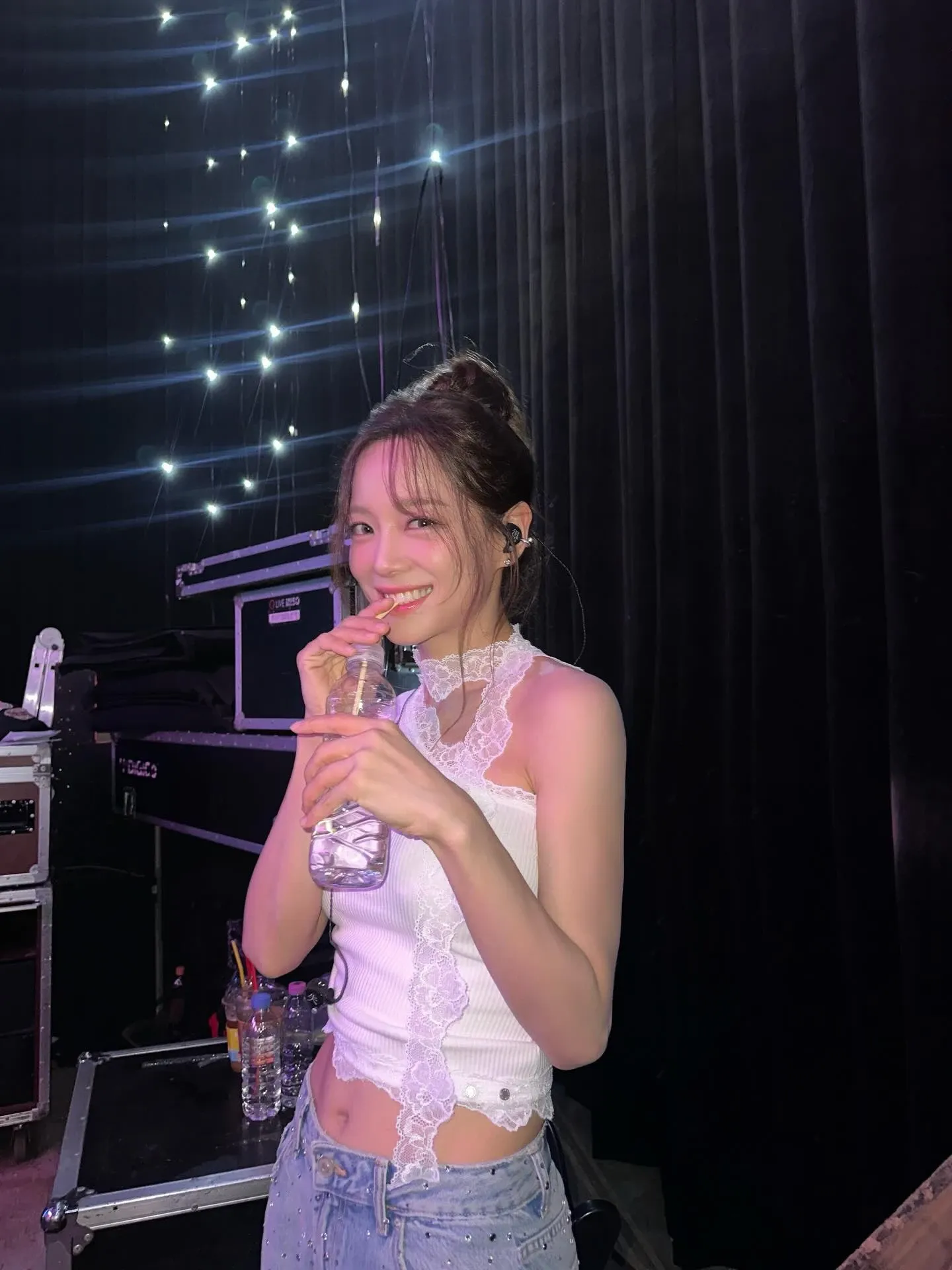 Behind-the-scenes cut of Kim Sejeong