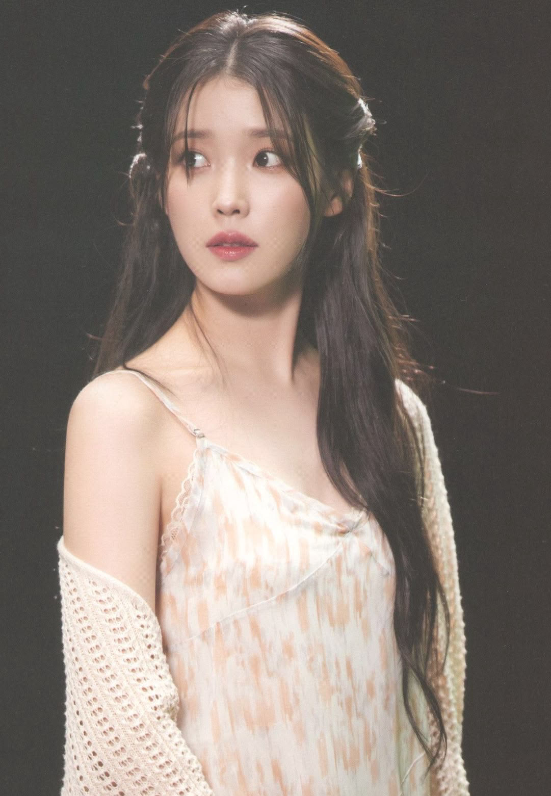 Behind-the-scenes cut of IU