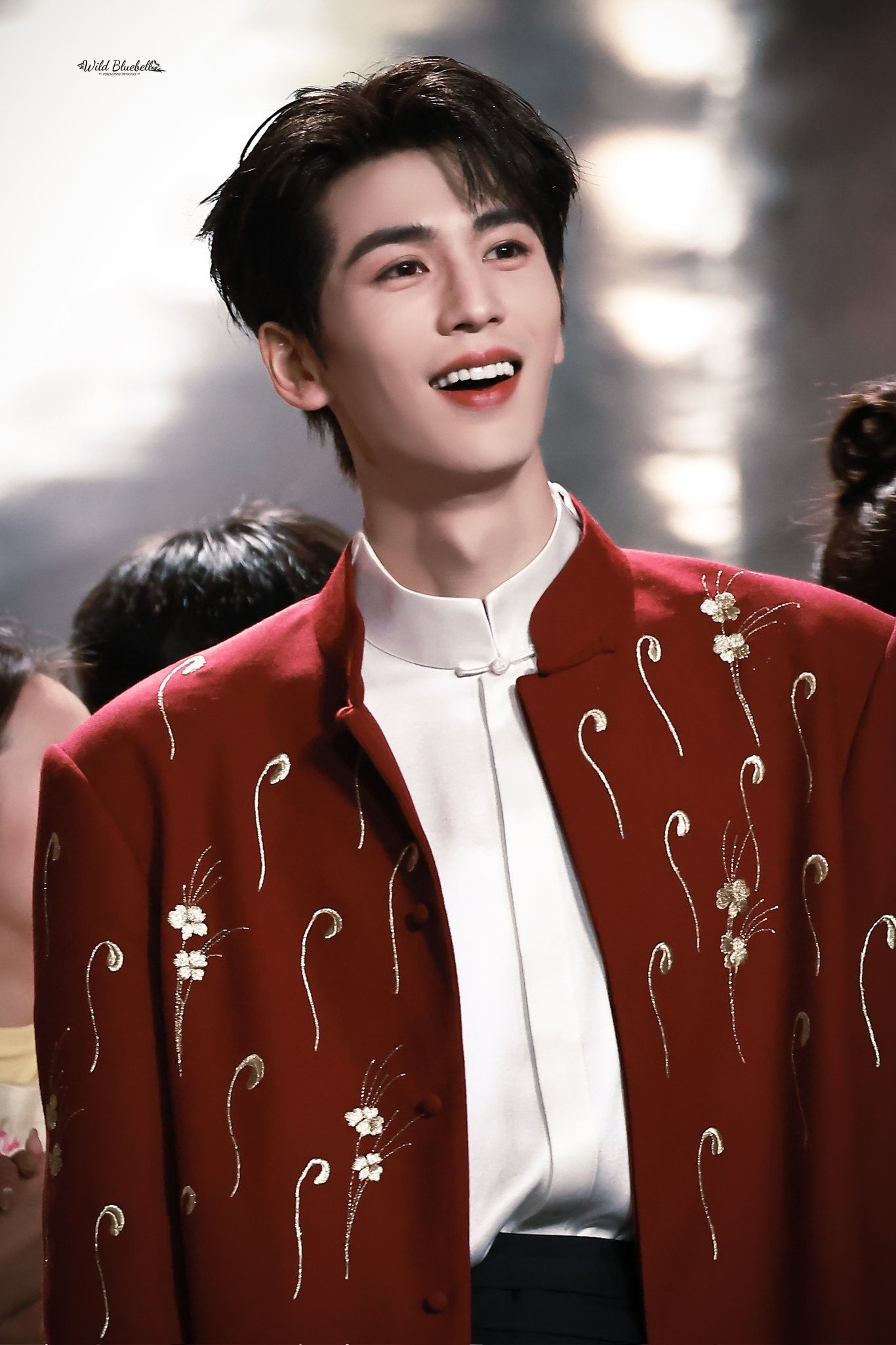 Behind-the-scenes cut of Zhang Linghe