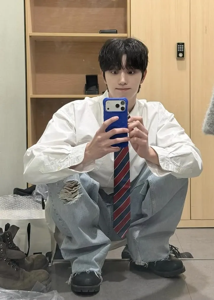 A moment captured by a fan of Kim Jaewon
