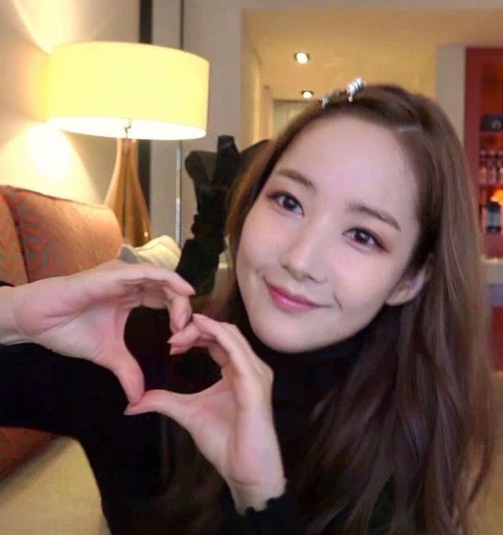 パク・ミニョンの最近の活動ショット