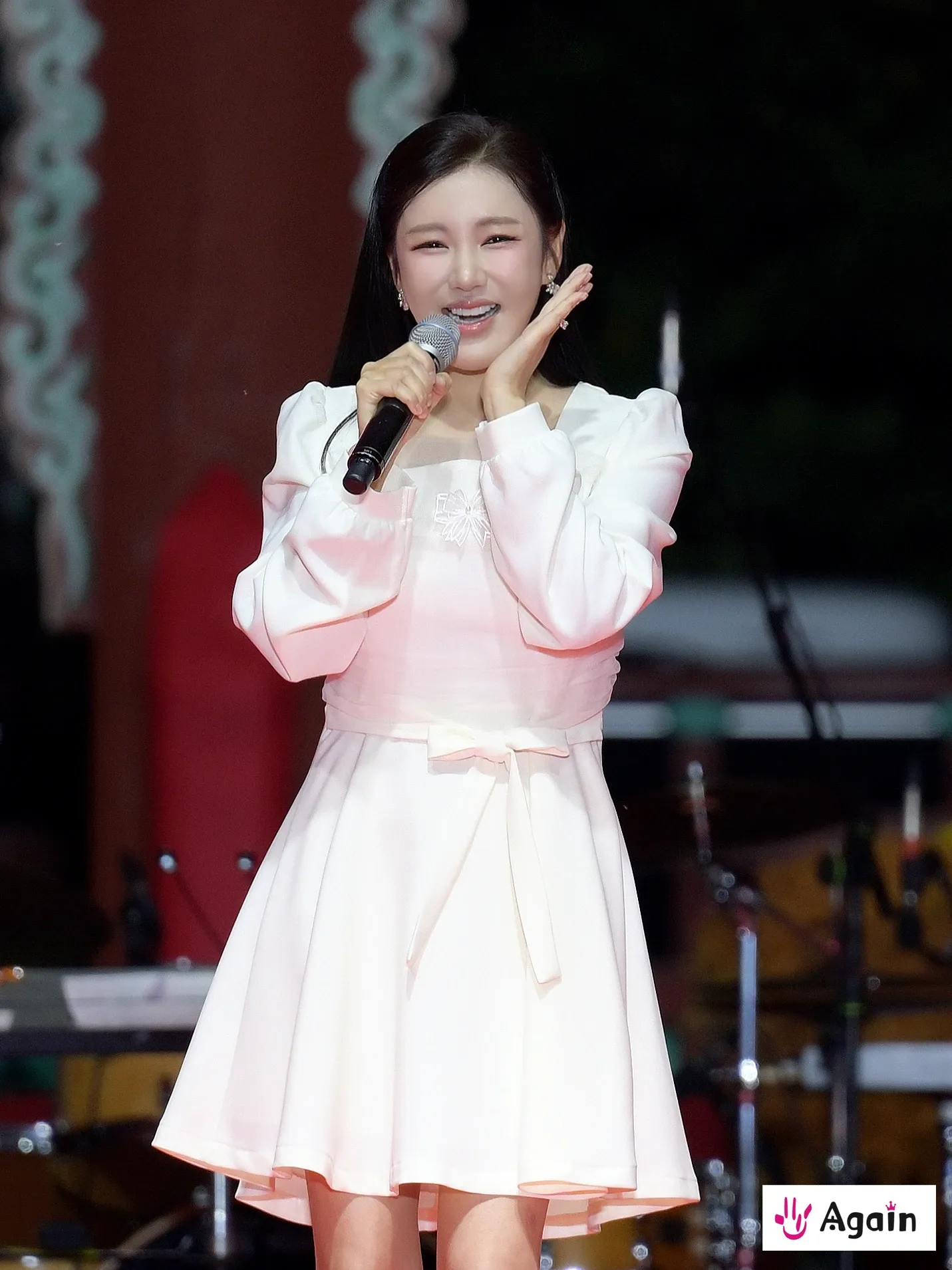 Foto terbaru dari Song Gain