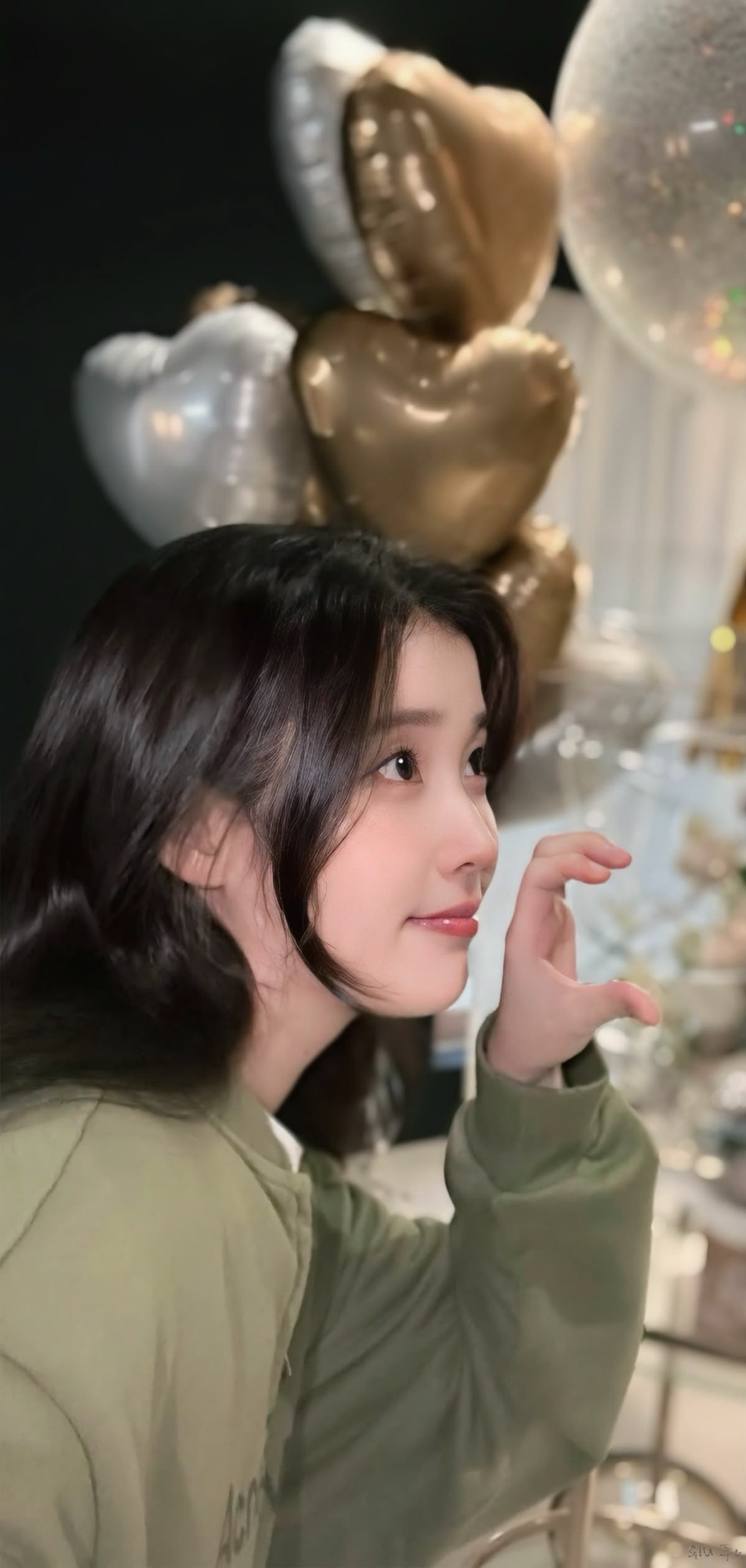 Behind-the-scenes cut of IU
