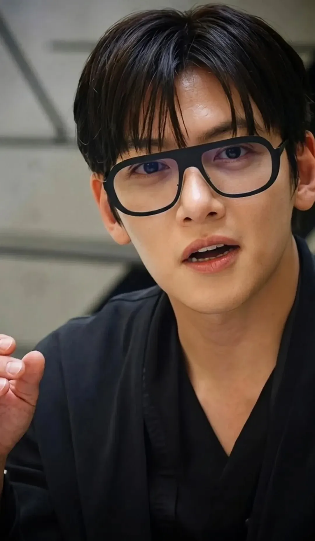 Behind-the-scenes cut of Ji Changwook