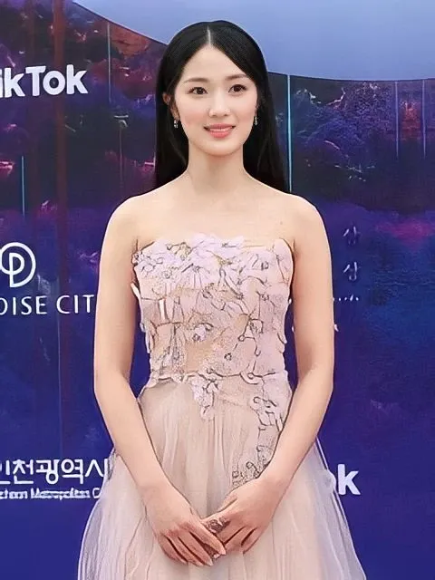 Latest photo of Kim Hyeyoon