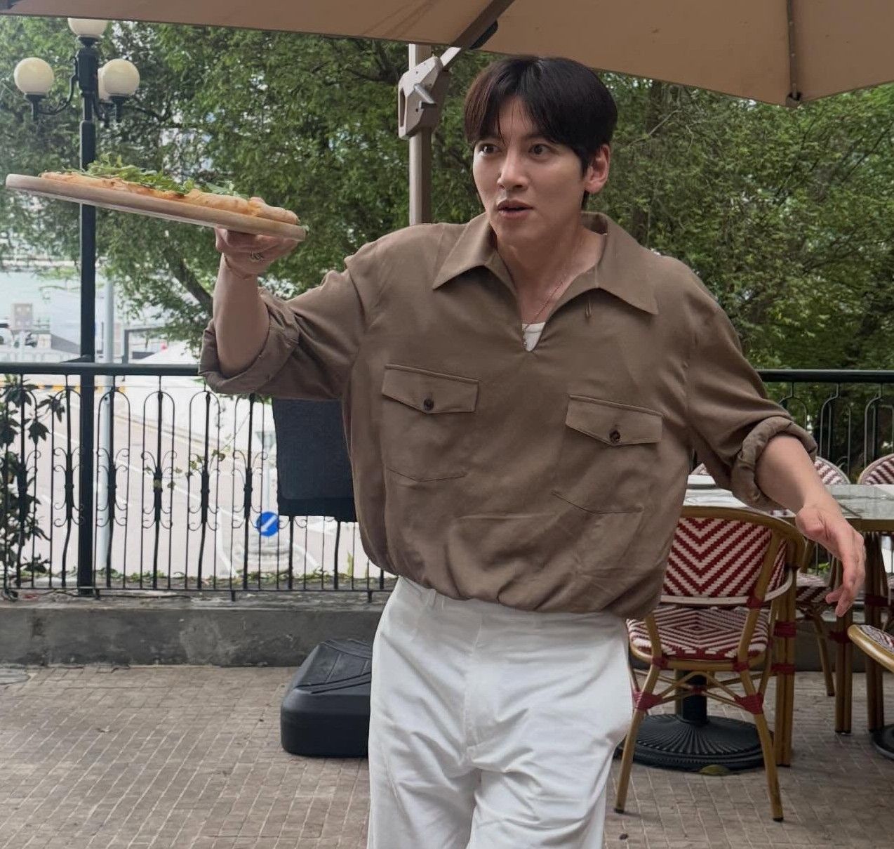 粉丝拍下的池昌旭瞬间