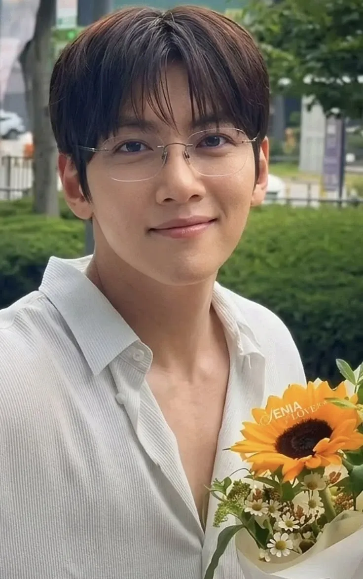 A moment captured by a fan of Ji Changwook