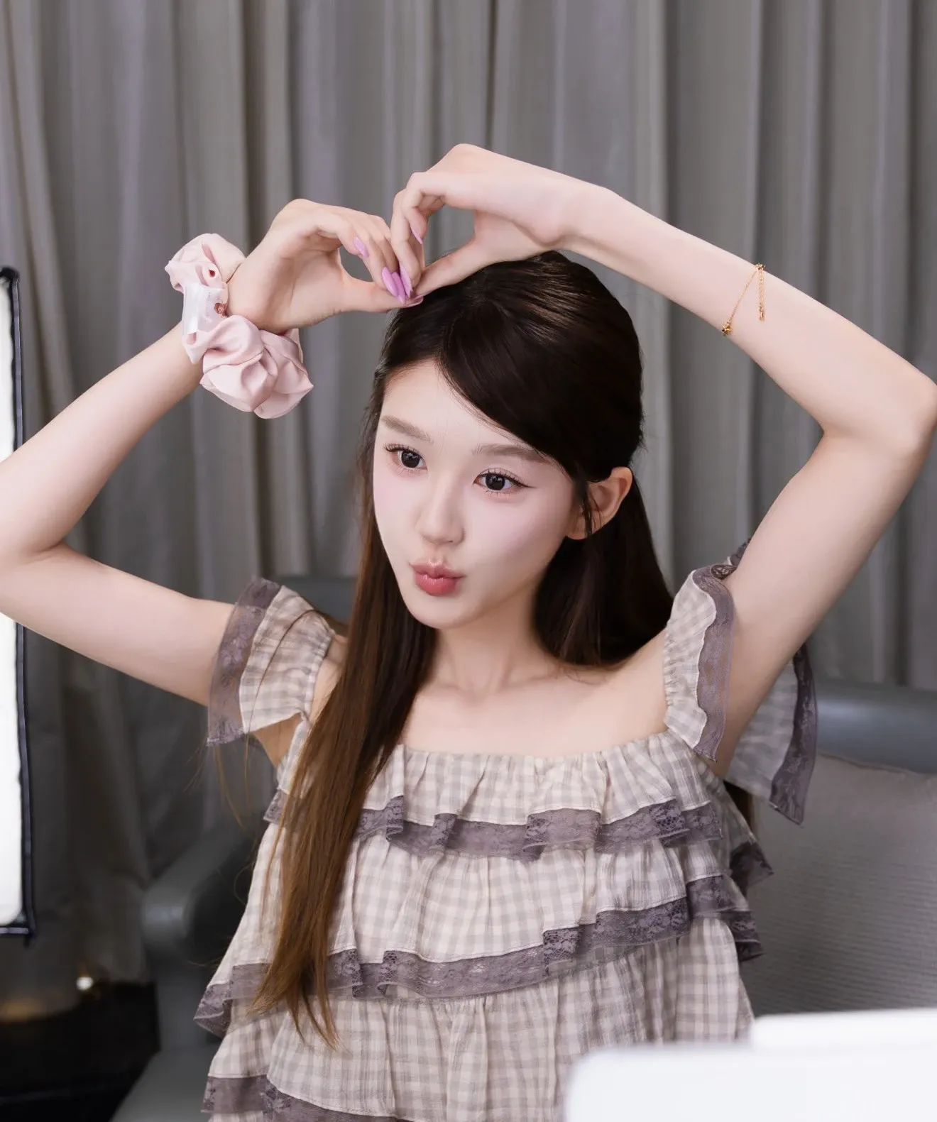 Behind-the-scenes cut of Zhao Lusi