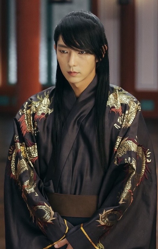 A moment captured by a fan of Lee Joongi