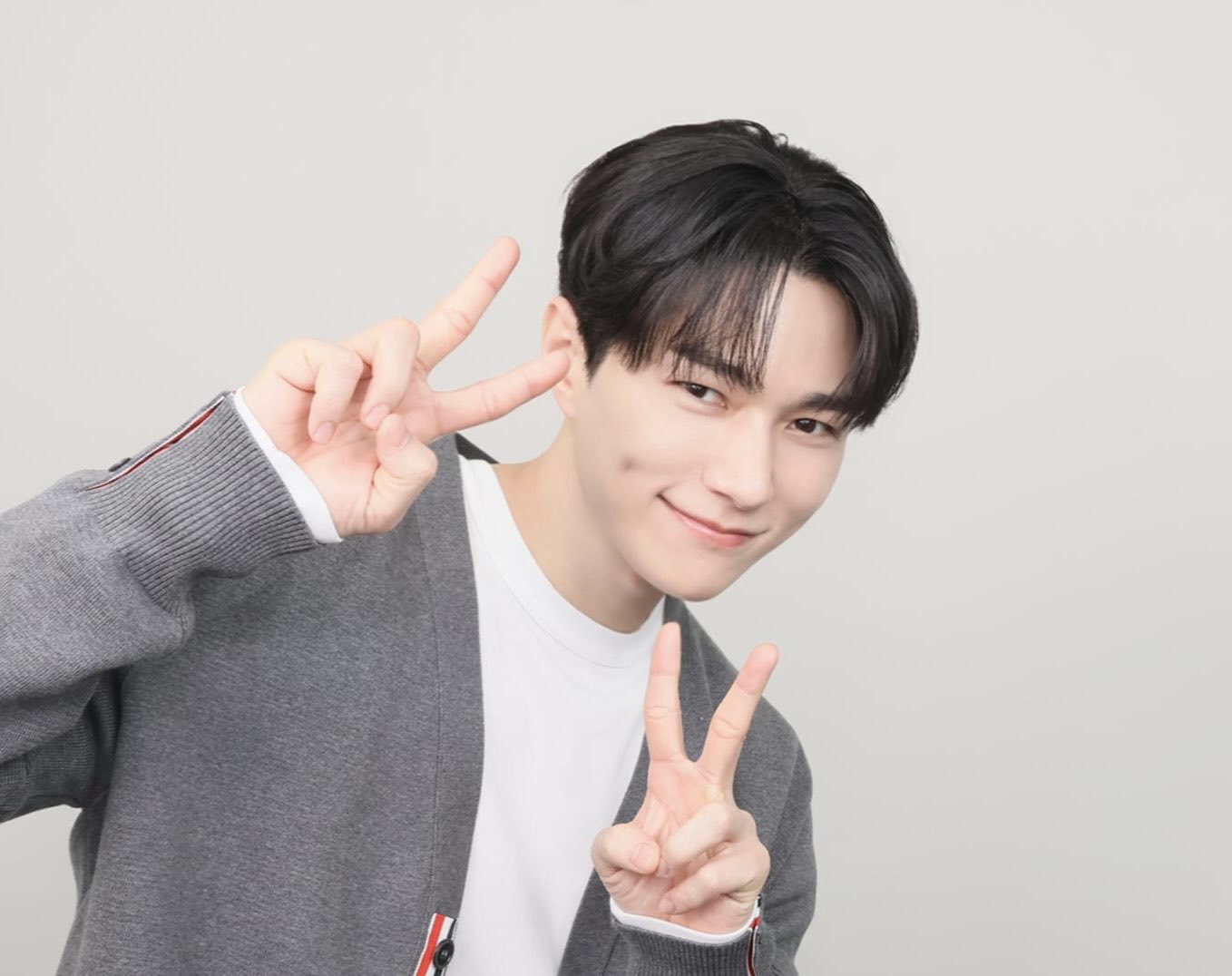 Recent activity shot of Kim Myungsoo (L)